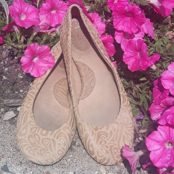 B.O.C. Born Concept Floral Tooled Leather Ballet Flats - Size 8 1/2 Tan - Picture 10 of 12